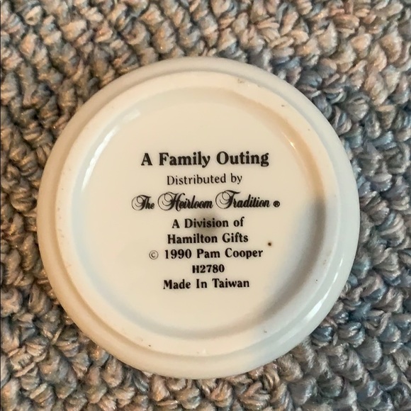 Ceramic trinket dish with cat artwork - Picture 4 of 5